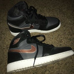 jordan 1’s : black/gray w rose gold accent